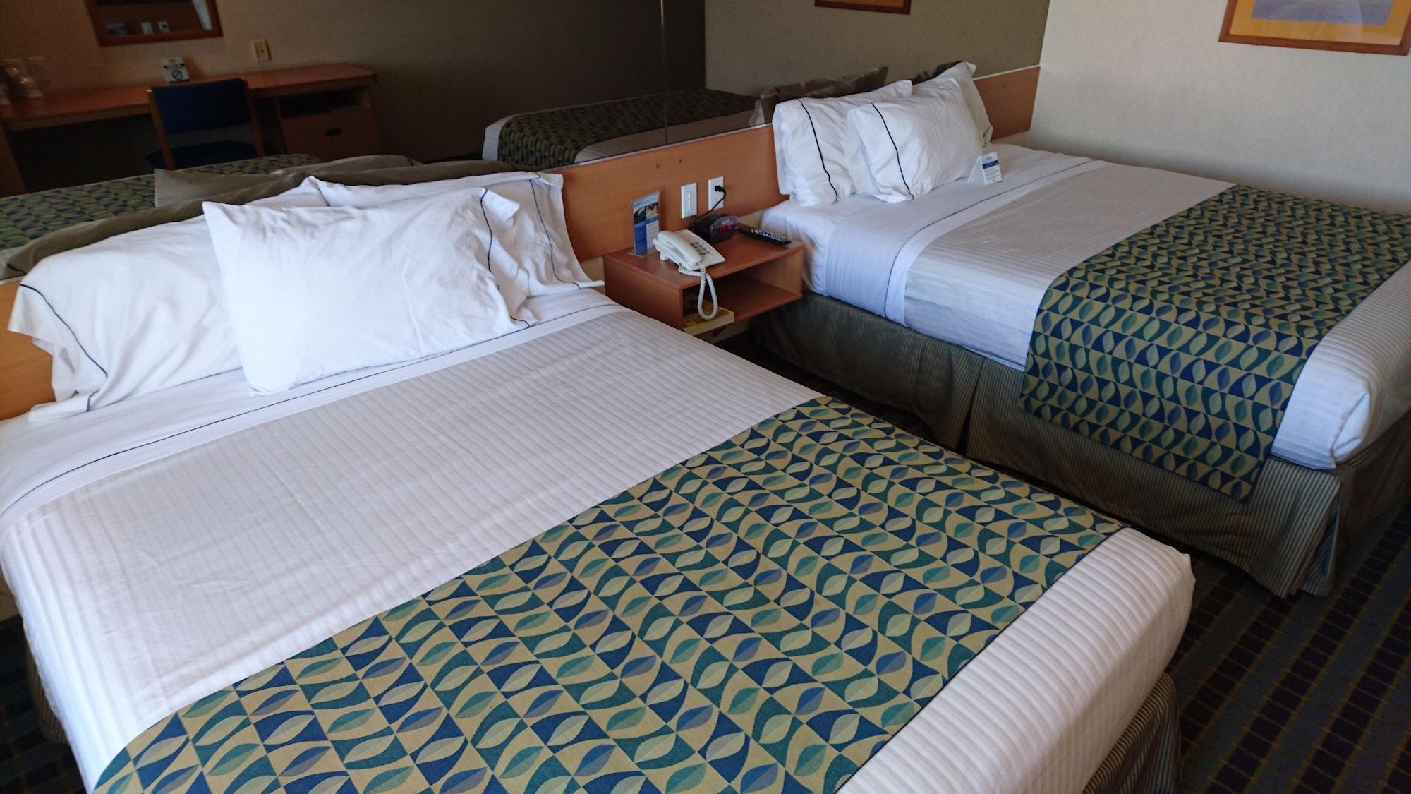 Microtel Inn & Suites By Wyndham Чиуауа Екстериор снимка
