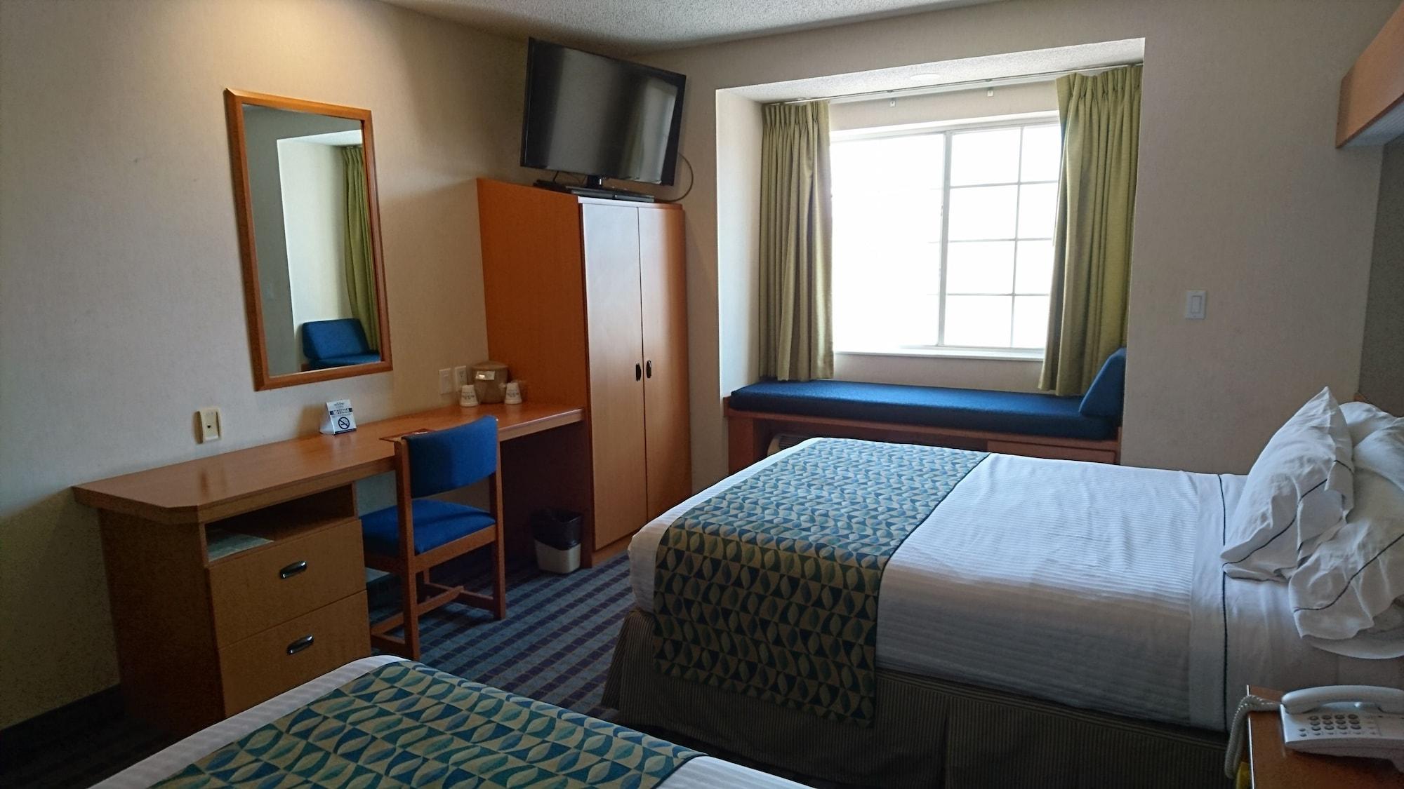Microtel Inn & Suites By Wyndham Чиуауа Екстериор снимка