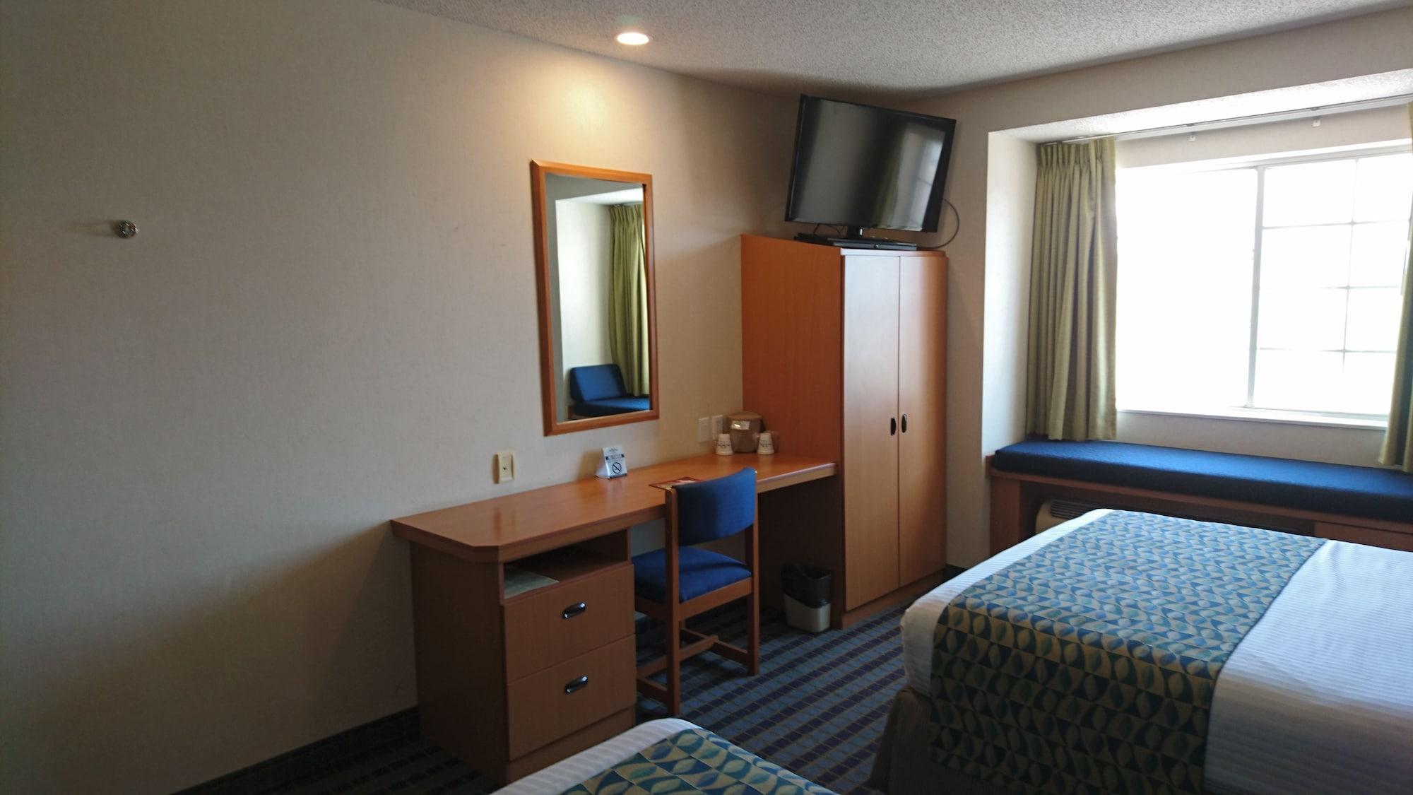 Microtel Inn & Suites By Wyndham Чиуауа Екстериор снимка
