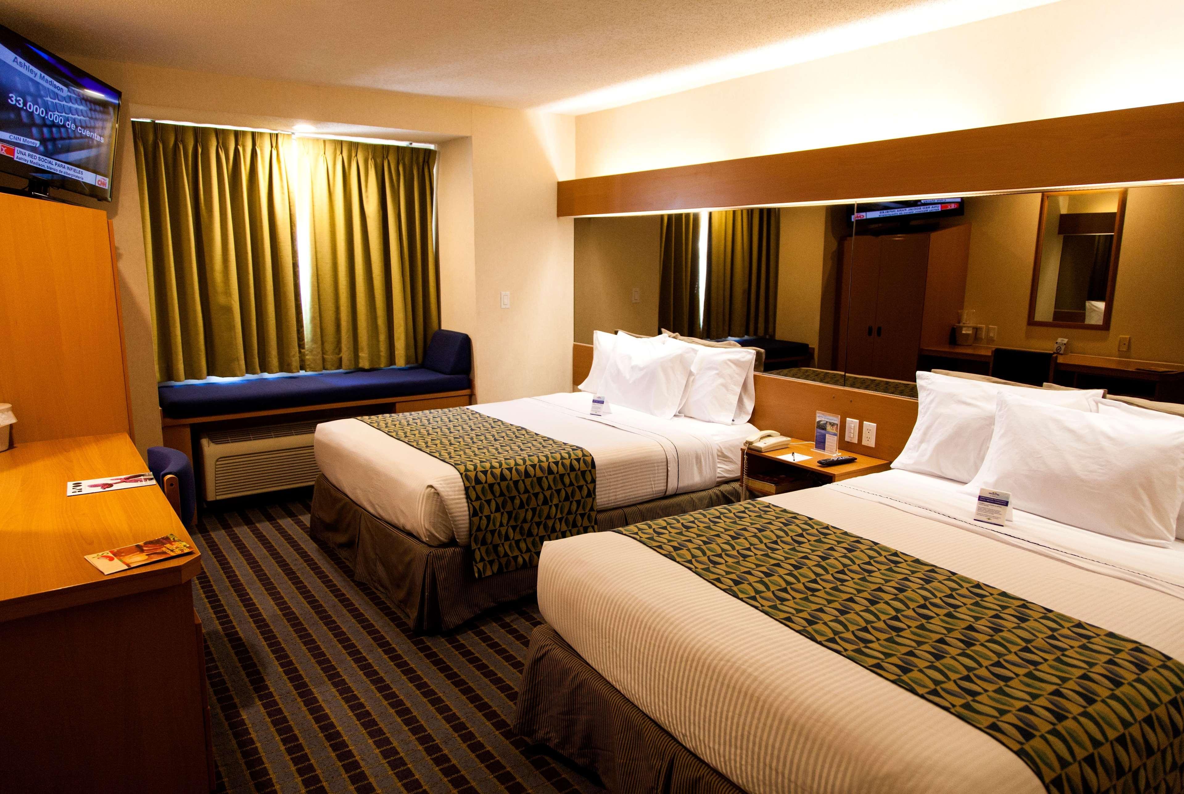 Microtel Inn & Suites By Wyndham Чиуауа Екстериор снимка