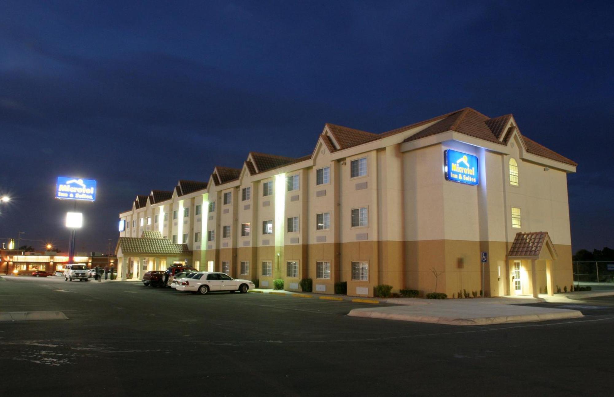 Microtel Inn & Suites By Wyndham Чиуауа Екстериор снимка
