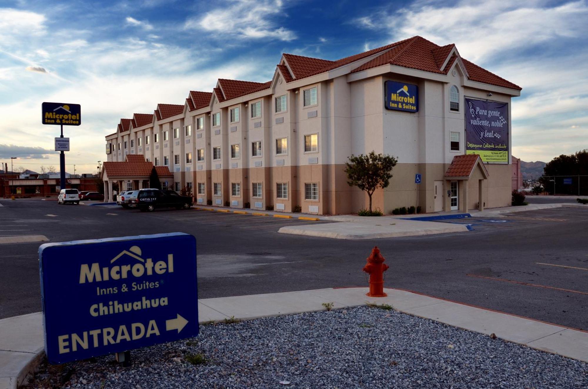 Microtel Inn & Suites By Wyndham Чиуауа Екстериор снимка