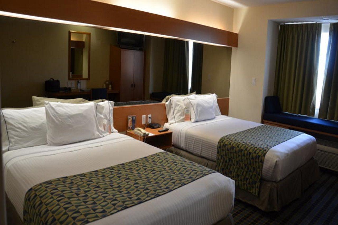 Microtel Inn & Suites By Wyndham Чиуауа Екстериор снимка