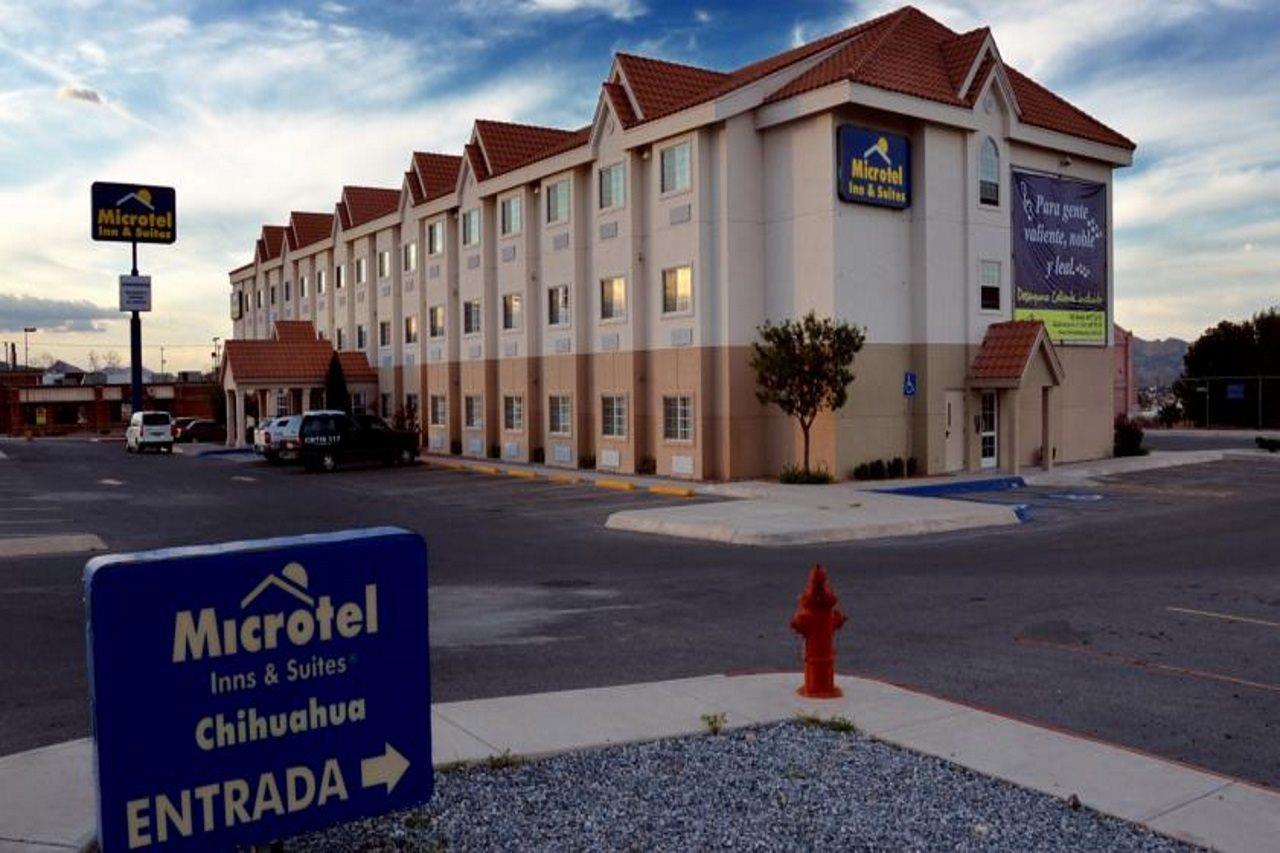 Microtel Inn & Suites By Wyndham Чиуауа Екстериор снимка