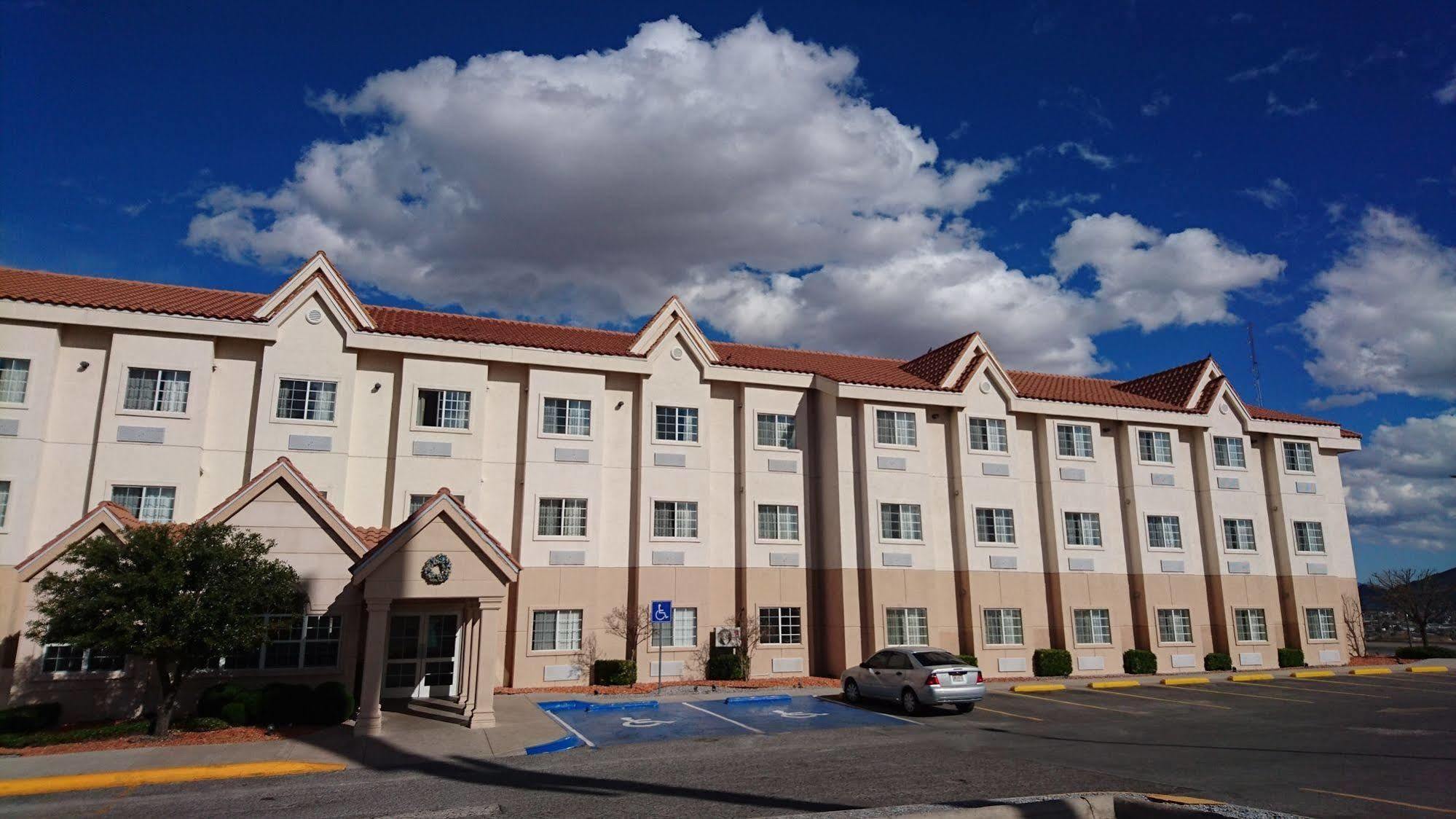 Microtel Inn & Suites By Wyndham Чиуауа Екстериор снимка