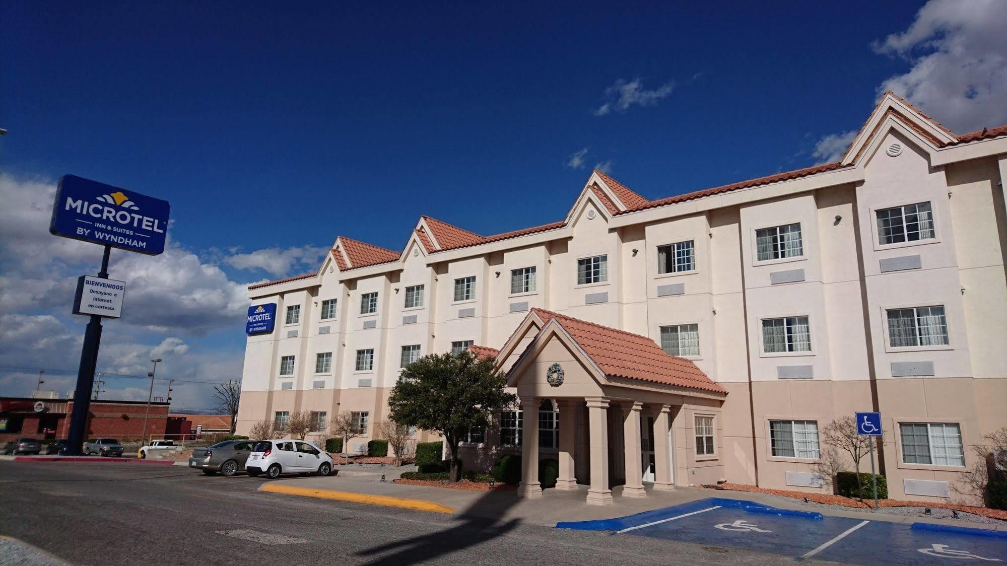 Microtel Inn & Suites By Wyndham Чиуауа Екстериор снимка