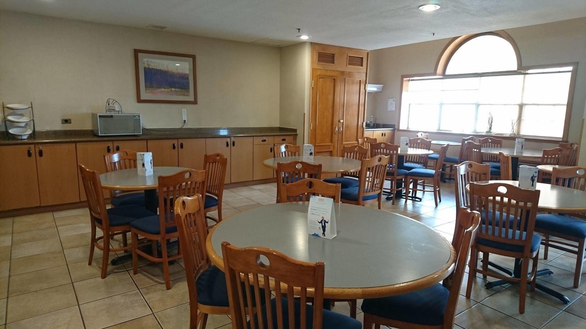 Microtel Inn & Suites By Wyndham Чиуауа Екстериор снимка